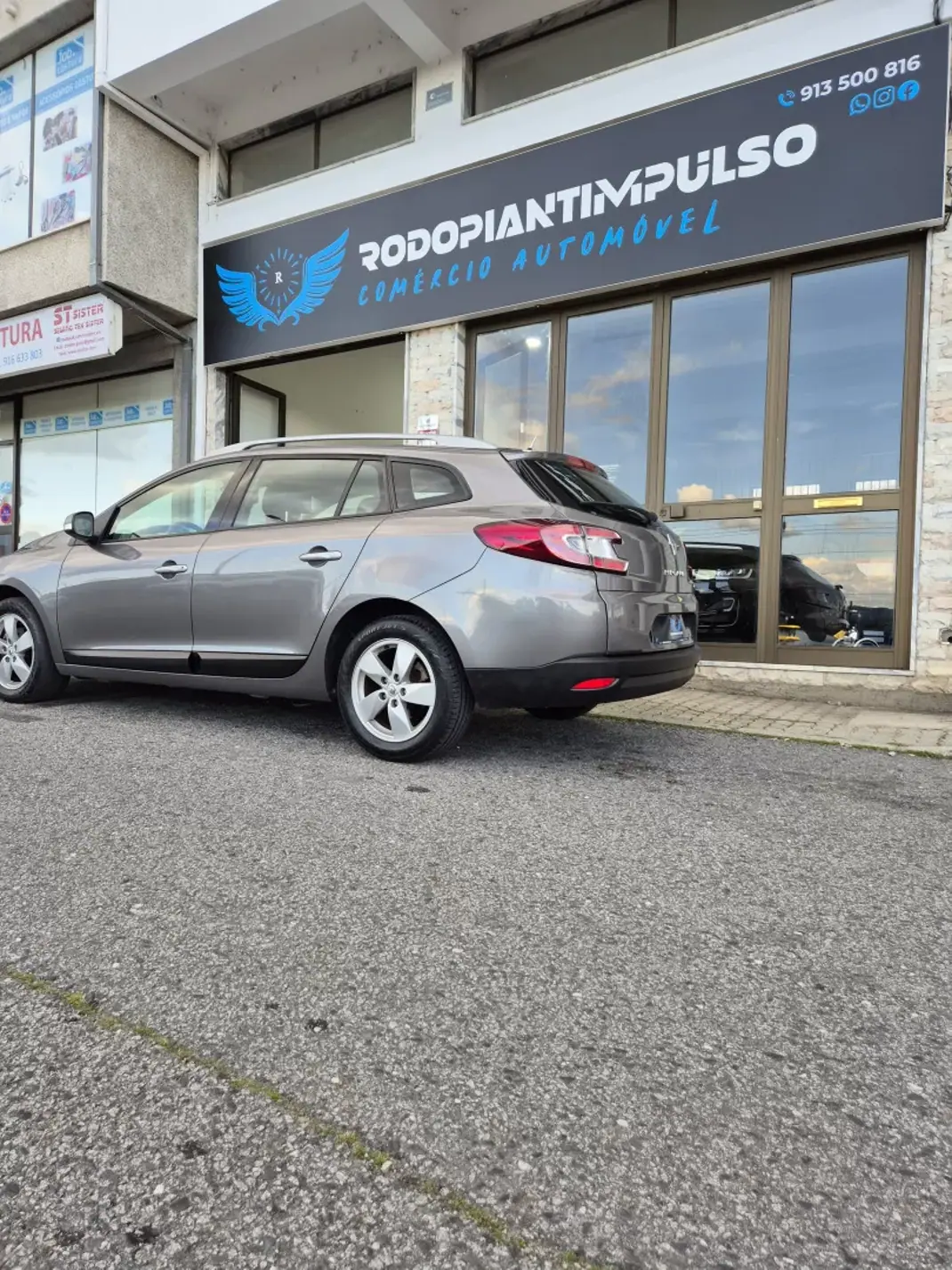 Renault Mégane 2010 - 9950 EUR, 148000 km - AUTO.MOTO.pt - 148000km - foto 4 de 26