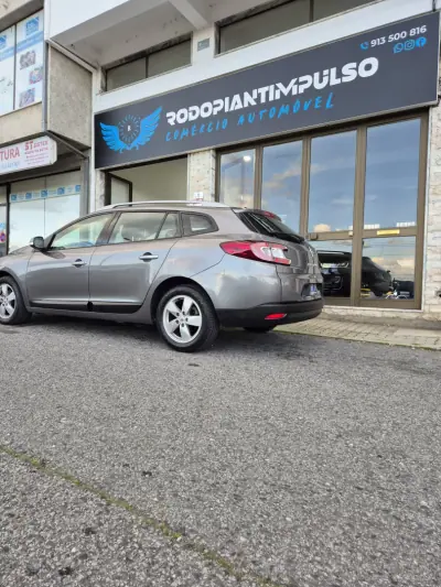 Renault Mégane 2010 - 9950 EUR, 148000 km - AUTO.MOTO.pt - 148000km - foto 4 de 26