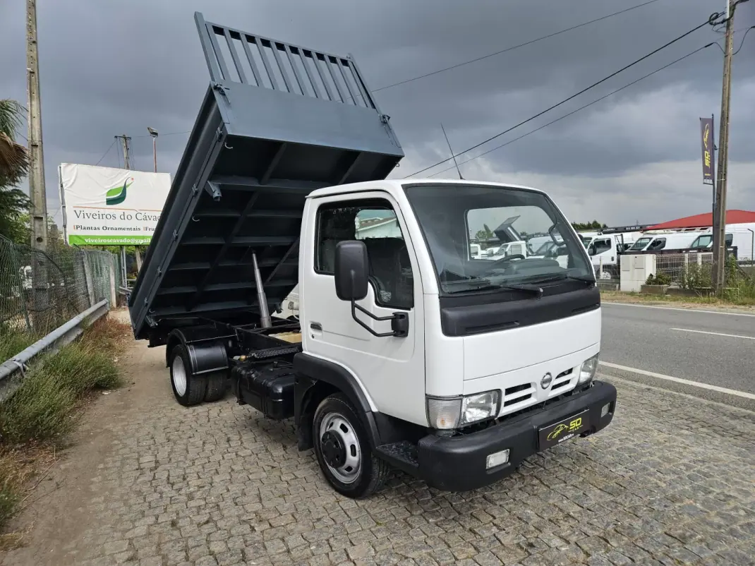 Nissan Cabstar 35.13 2006 - 18500 EUR, 130000 km - 130000km - foto 2 de 8