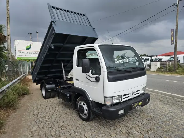 Nissan Cabstar 35.13 2006 - 18500 EUR, 130000 km - AUTO.MOTO.pt - 130000km - foto 2 de 8