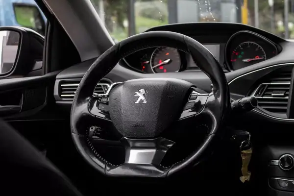 Peugeot 308 SW 2019 - 9800 EUR, 267684 km - AUTO.MOTO.pt - 267684km - foto 30 de 38