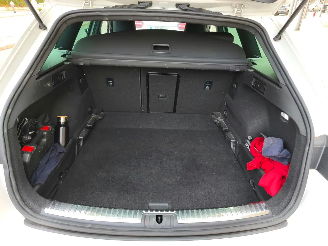 SEAT Leon ST 2019 - 13000 EUR, 158000 km - 158000km - foto 12 de 15