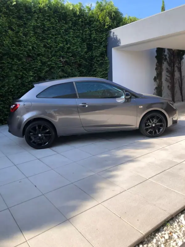 SEAT Ibiza 2016 - 10750 EUR, 142000 km - AUTO.MOTO.pt - 142000km - foto 8 de 33