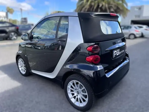 Smart Fortwo Cabrio 2011 - 8900 EUR, 129245 km - AUTO.MOTO.pt - 129245km - foto 17 de 29