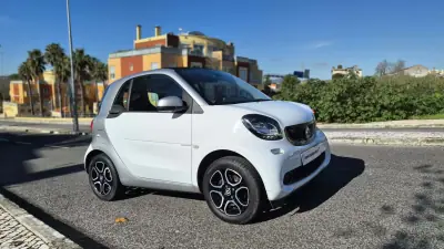 Smart Fortwo Cabrio 2018 - 12480 EUR, 70000 km - AUTO.MOTO.pt - 70000km - foto 4 de 17
