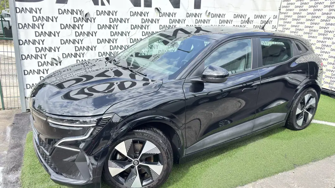 Renault Mégane E-Tech 2022 - 24990 EUR, 84000 km - AUTO.MOTO.pt - 84000km - foto 1 de 16