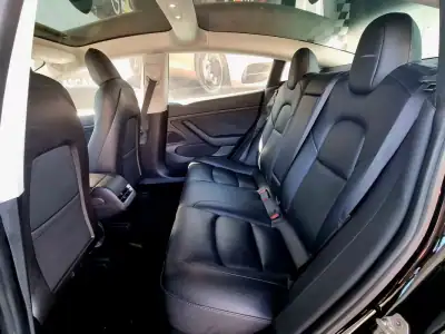 Tesla Model 3 2020 - 23500 EUR, 81000 km - AUTO.MOTO.pt - 81000km - foto 11 de 15