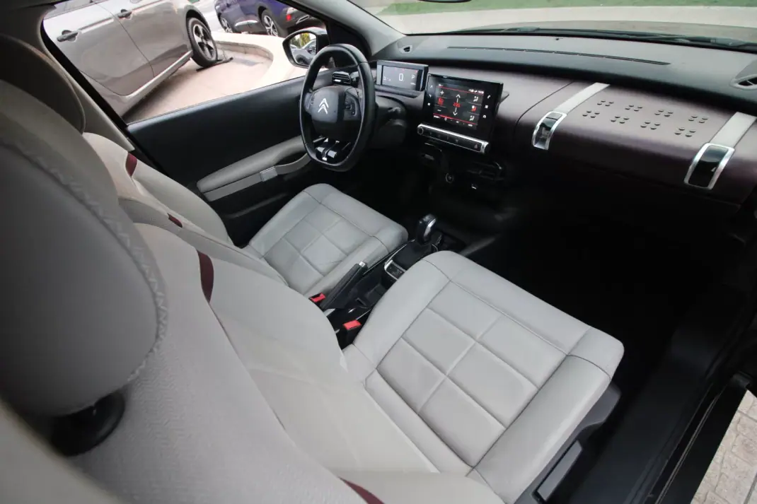 Citroën C4 Cactus 2018 - 13990 EUR, 113200 km - 113200km - foto 25 de 30