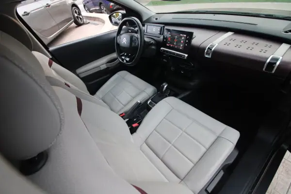Citroën C4 Cactus 2018 - 13990 EUR, 113200 km - AUTO.MOTO.pt - 113200km - foto 25 de 30