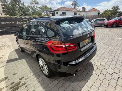 BMW 225xe Active Tourer 2020 - 22500 EUR, 53350 km - AUTO.MOTO.pt - 53350km - foto 9 de 12