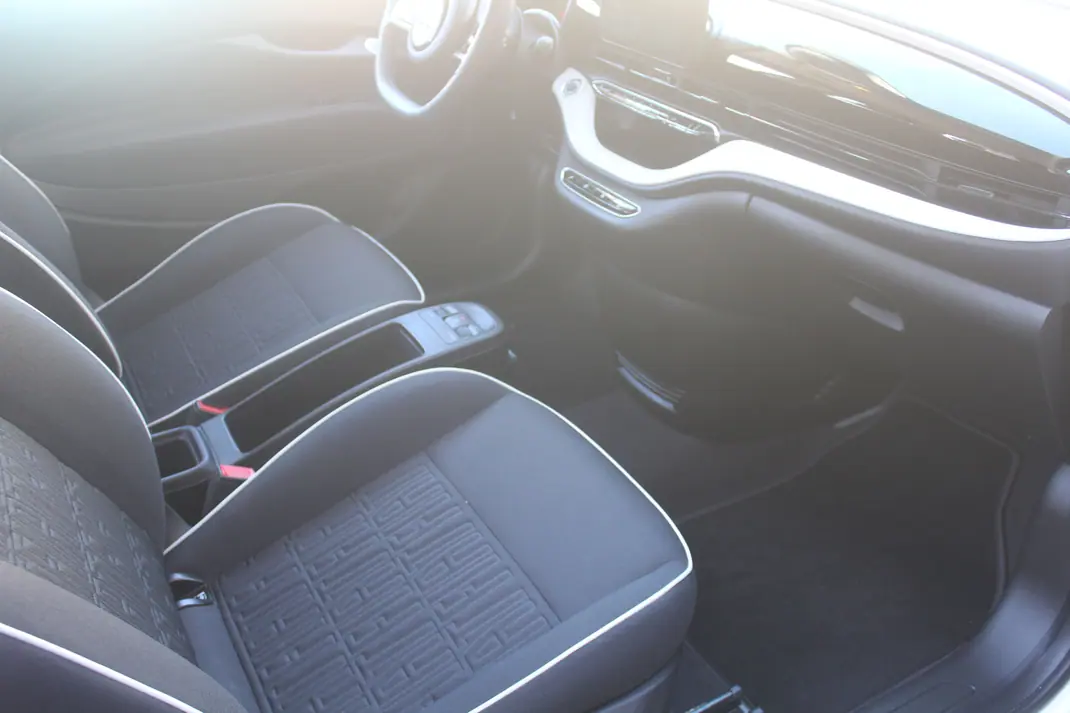 Fiat 500e 2023 - 14000 EUR, 21209 km - 21209km - foto 6 de 9