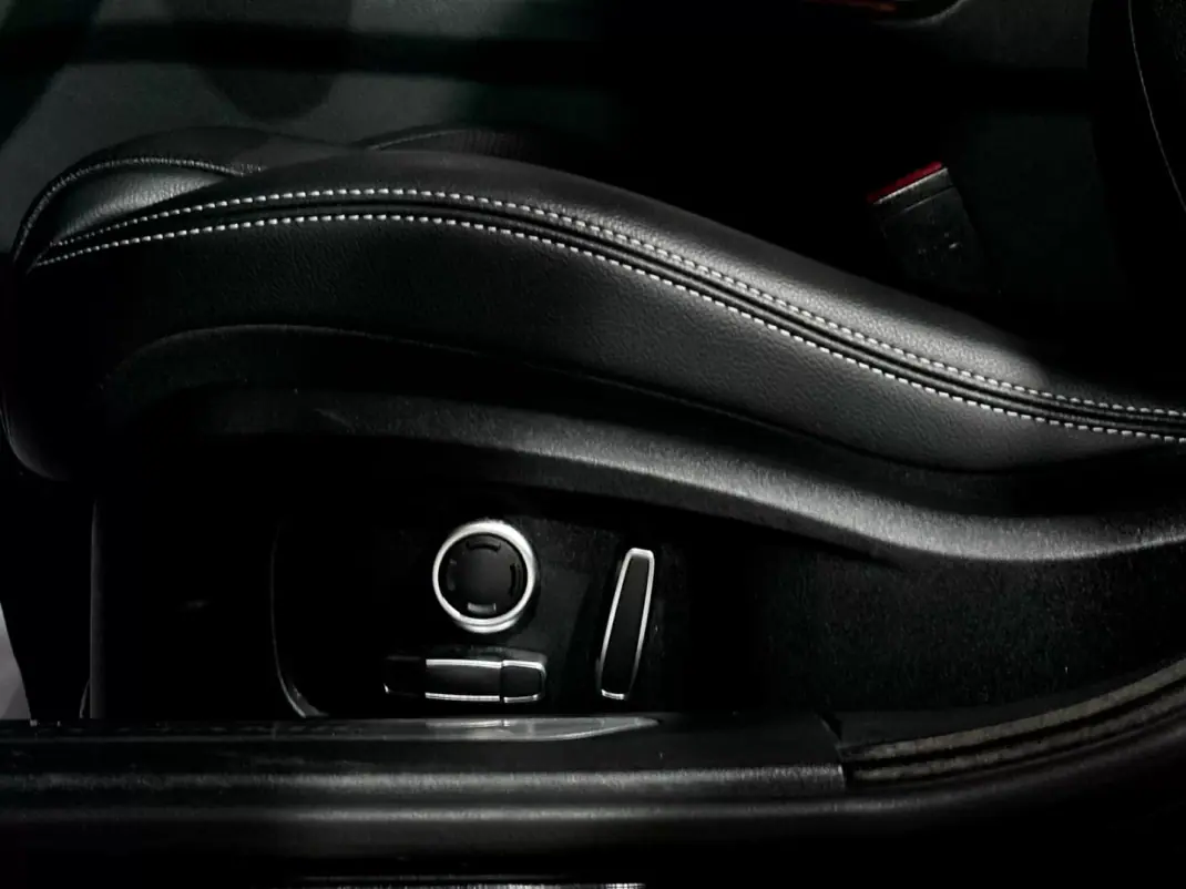 Jaguar XF Sportbrake 2022 - 37500 EUR, 81451 km - AUTO.MOTO.pt - 81451km - foto 12 de 33