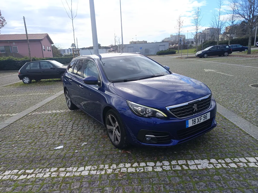 Peugeot 308 SW 2019 - 10500 EUR, 200000 km - AUTO.MOTO.pt - 200000km - foto 3 de 8