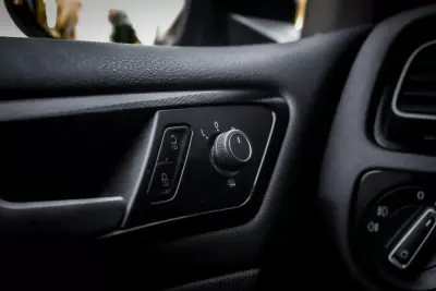 Volkswagen Golf 2015 - 24990 EUR, 83192 km - AUTO.MOTO.pt - 83192km - foto 19 de 45