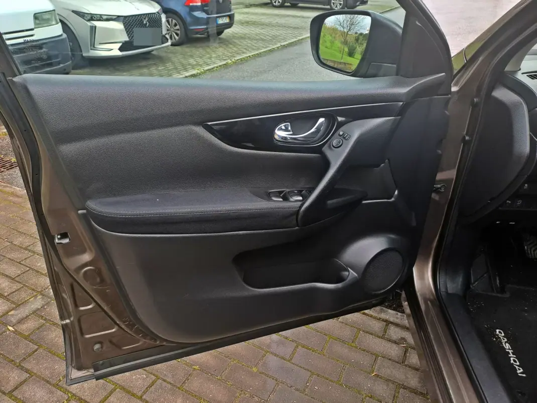 Nissan Qashqai 2015 - 13000 EUR, 125000 km - AUTO.MOTO.pt - 125000km - foto 9 de 22