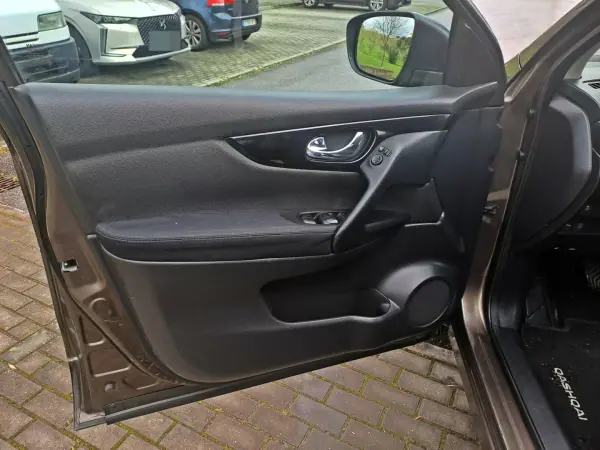 Nissan Qashqai 2015 - 13000 EUR, 125000 km - AUTO.MOTO.pt - 125000km - foto 9 de 22