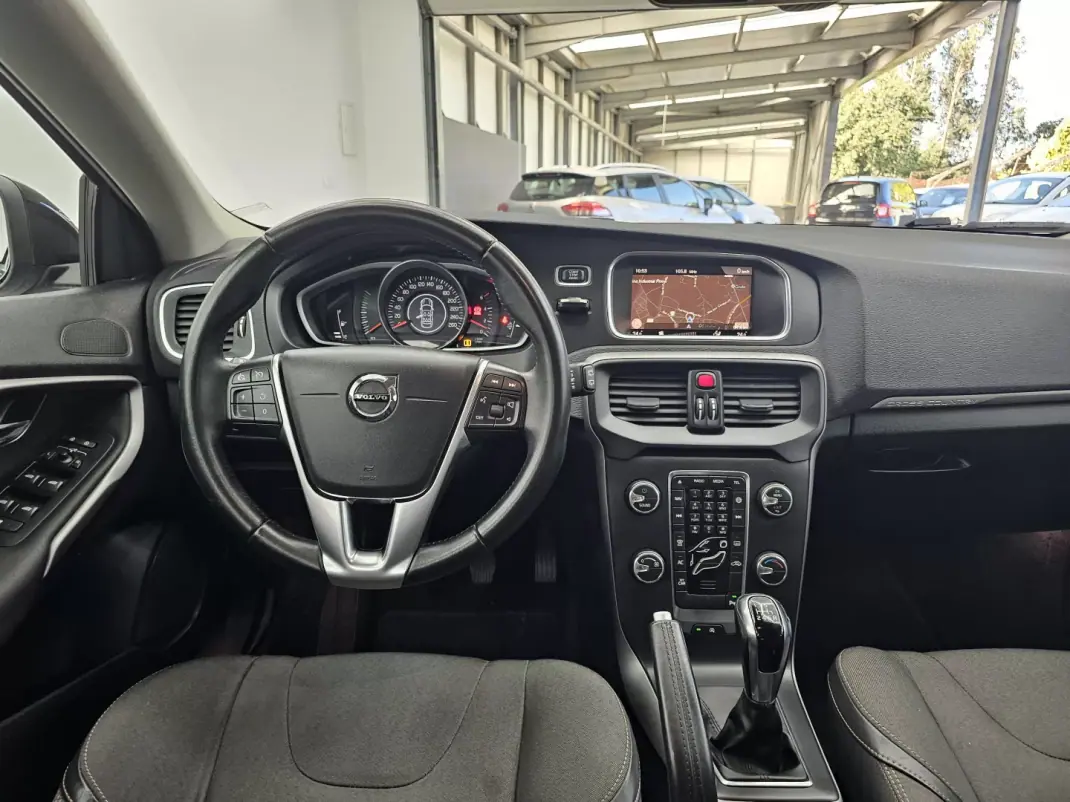 Volvo V40 Cross Country 2018 - 15000 EUR, 106816 km - 106816km - foto 16 de 40