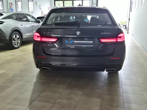 BMW 530e 2021 - 29900 EUR, 130000 km - AUTO.MOTO.pt - 130000km - foto 10 de 34