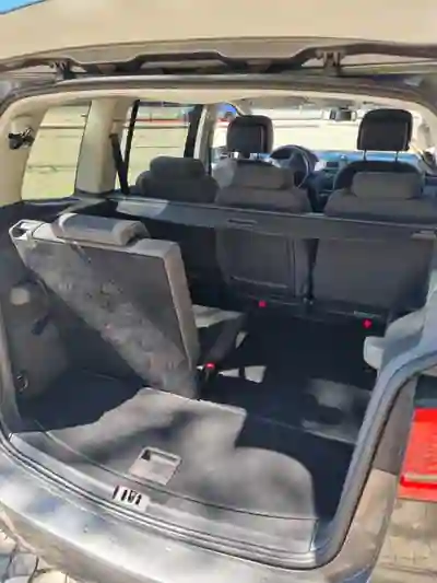 Volkswagen Touran 2014 - 13500 EUR, 124157 km - AUTO.MOTO.pt - 124157km - foto 4 de 6