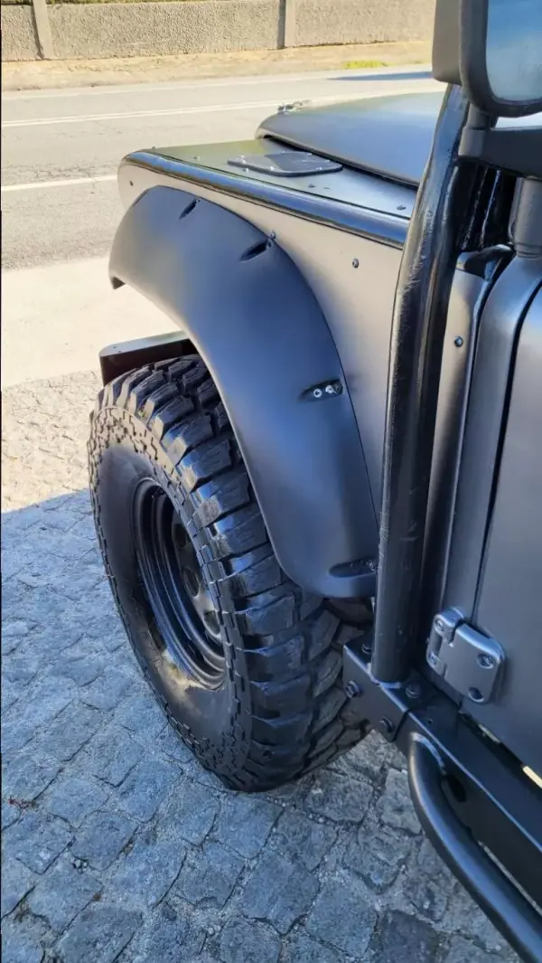 Land Rover Defender 2001 - 35000 EUR, 81787 km - AUTO.MOTO.pt - 81787km - foto 17 de 57