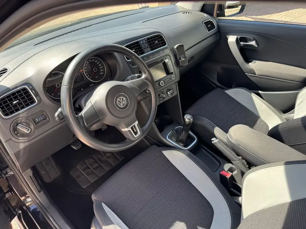 Volkswagen Polo 2012 - 8900 EUR, 188133 km - AUTO.MOTO.pt - 188133km - foto 14 de 28