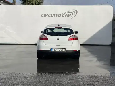 Renault Mégane 2011 - 7500 EUR, 272530 km - AUTO.MOTO.pt - 272530km - foto 10 de 27