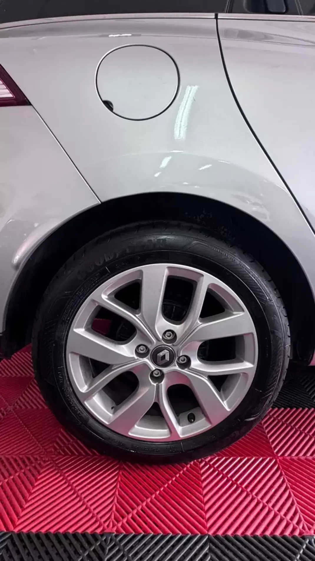Renault Clio Sport Tourer 2019 - 9900 EUR, 178000 km - AUTO.MOTO.pt - 178000km - foto 4 de 12