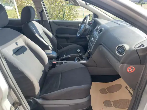 Ford Focus SW 2005 - 2990 EUR, 307902 km - AUTO.MOTO.pt - 307902km - foto 22 de 27