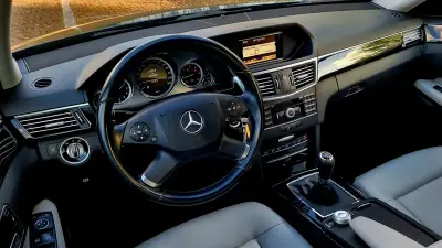 Mercedes-Benz E 220 2010 - 17450 EUR, 226000 km - AUTO.MOTO.pt - 226000km - foto 6 de 24