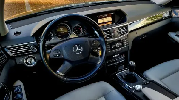 Mercedes-Benz E 220 2010 - 17450 EUR, 226000 km - AUTO.MOTO.pt - 226000km - foto 6 de 24