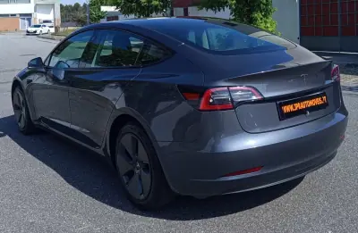 Tesla Model 3 2022 - 26990 EUR, 99900 km - AUTO.MOTO.pt - 99900km - foto 5 de 16