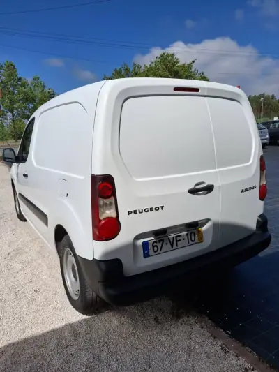 Peugeot PARTNER GIRAFON 2018 - 9990 EUR, 295321 km - AUTO.MOTO.pt - 295321km - foto 3 de 13