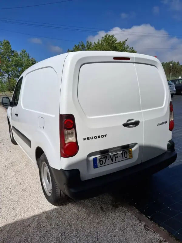 Peugeot PARTNER GIRAFON 2018 - 9990 EUR, 295321 km - AUTO.MOTO.pt - 295321km - foto 3 de 13