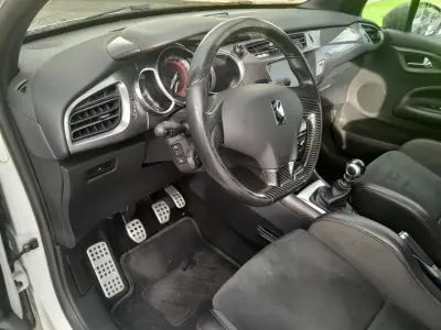 Citroën DS3 2012 - 16900 EUR, 132000 km - AUTO.MOTO.pt - 132000km - foto 11 de 17