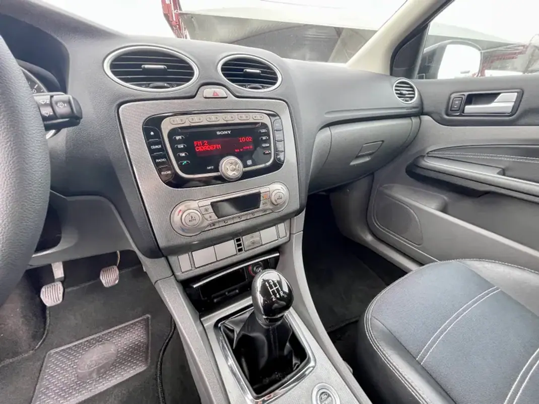 Ford Focus SW 2011 - 7750 EUR, 226741 km - AUTO.MOTO.pt - 226741km - foto 13 de 25