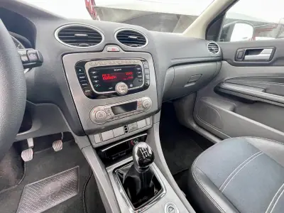 Ford Focus SW 2011 - 7750 EUR, 226741 km - AUTO.MOTO.pt - 226741km - foto 13 de 25