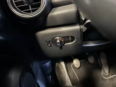 MINI 5 Portas 2016 - 13990 EUR, 95000 km - AUTO.MOTO.pt - 95000km - foto 26 de 41