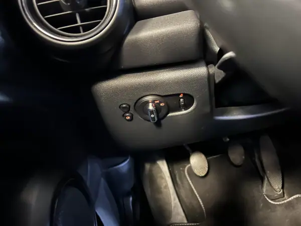 MINI 5 Portas 2016 - 13990 EUR, 95000 km - AUTO.MOTO.pt - 95000km - foto 26 de 41