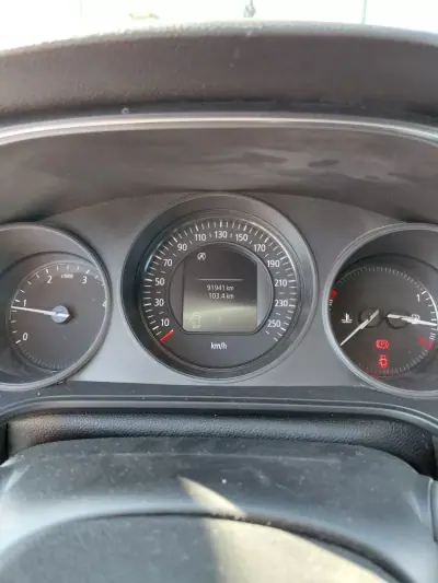 Renault Mégane 2019 - 16900 EUR, 91000 km - AUTO.MOTO.pt - 91000km - foto 6 de 13