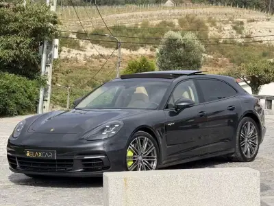 Porsche Panamera Sport Turismo 2018 - 64999 EUR, 128000 km - AUTO.MOTO.pt - 128000km - foto 8 de 27