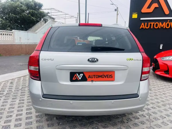 Kia Ceed SW 2010 - 5750 EUR, 297414 km - AUTO.MOTO.pt - 297414km - foto 6 de 12