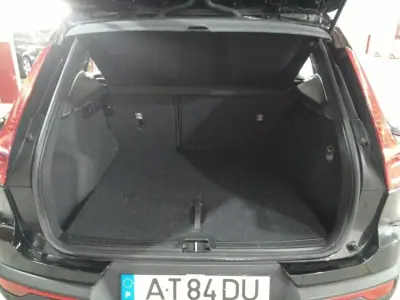 Volvo XC 40 2022 - 22499 EUR, 130121 km - AUTO.MOTO.pt - 130121km - foto 11 de 12