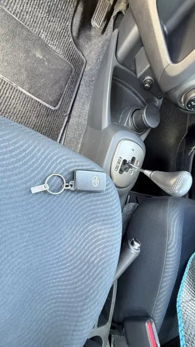 Toyota Yaris 2010 - 8700 EUR, 69707 km - AUTO.MOTO.pt - 69707km - foto 32 de 35