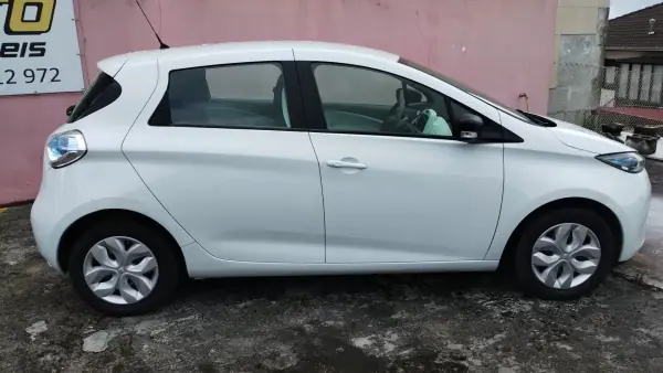 Renault Zoe 2019 - 12500 EUR, 70000 km - AUTO.MOTO.pt - 70000km - foto 4 de 28