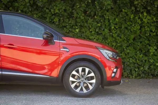 Renault Captur 2020 - 15900 EUR, 86000 km - AUTO.MOTO.pt - 86000km - foto 5 de 17
