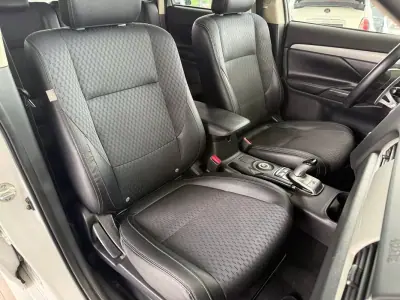Mitsubishi Outlander 2015 - 15990 EUR, 157367 km - AUTO.MOTO.pt - 157367km - foto 8 de 28
