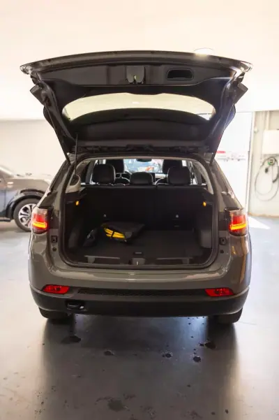 Jeep Compass 2023 - 27500 EUR, 56704 km - AUTO.MOTO.pt - 56704km - foto 6 de 14