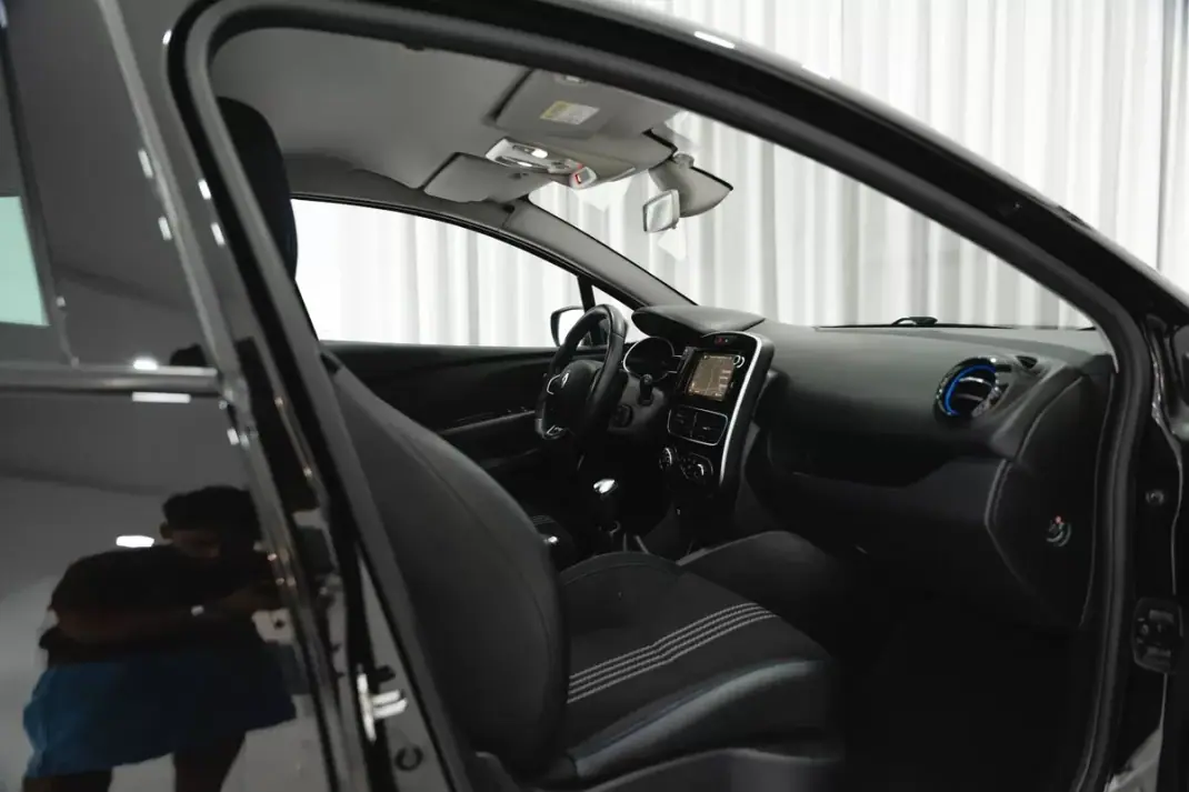 Renault Clio 2019 - 13950 EUR, 33271 km - 33271km - foto 58 de 59