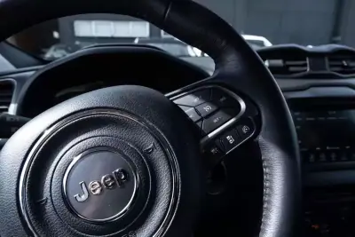 Jeep Renegade 2020 - 17600 EUR, 100000 km - AUTO.MOTO.pt - 100000km - foto 17 de 26