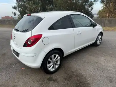 Opel Corsa 2014 - 6450 EUR, 161000 km - AUTO.MOTO.pt - 161000km - foto 4 de 22